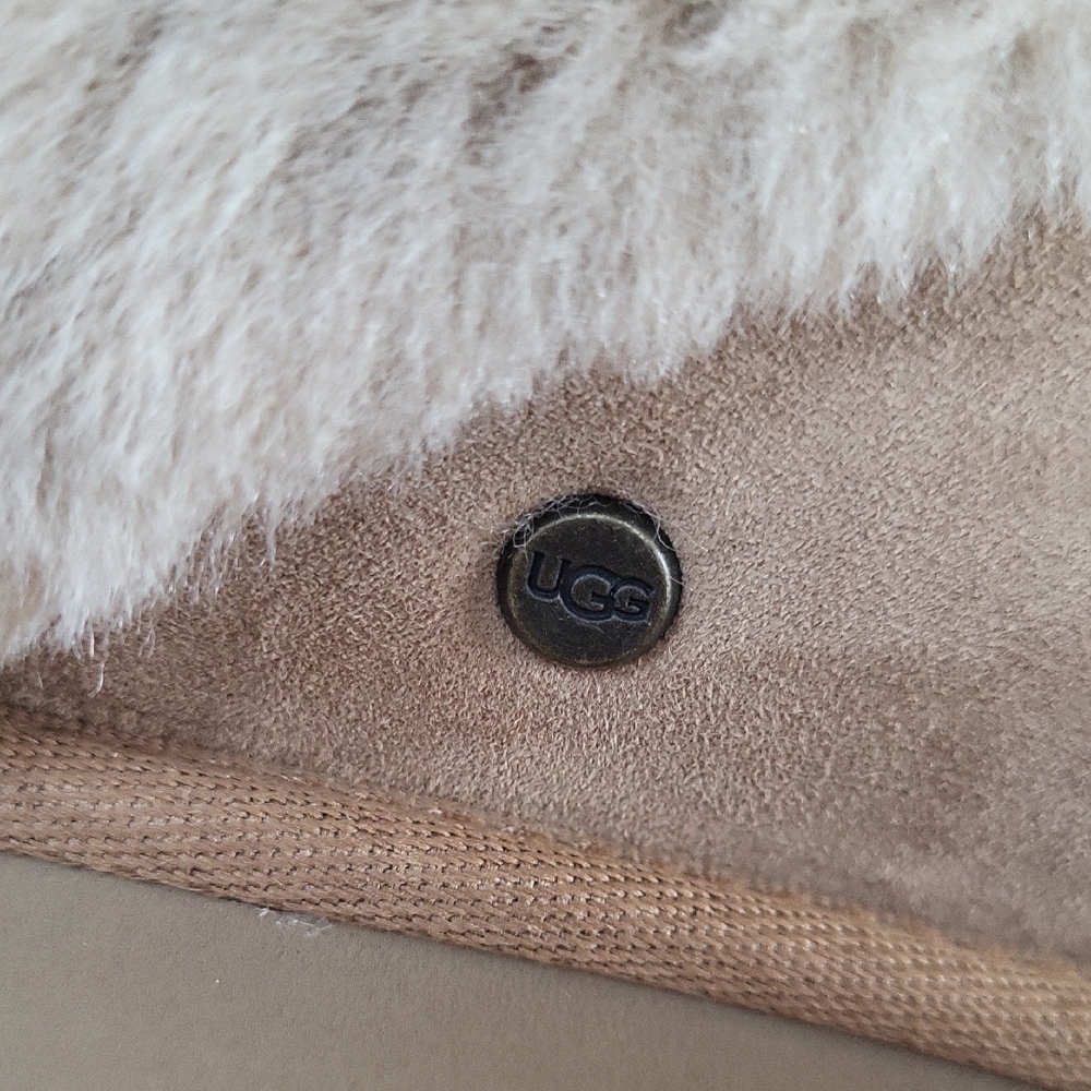 UGG Women's Classic Slippers II in Tan with Plush Fur - Picture 7 of 9
